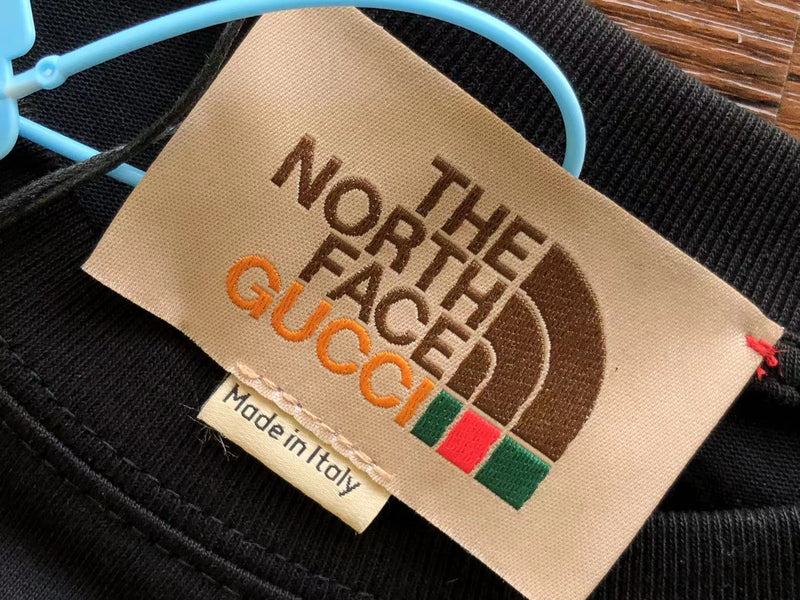 Camiseta The north face X Gucci preta